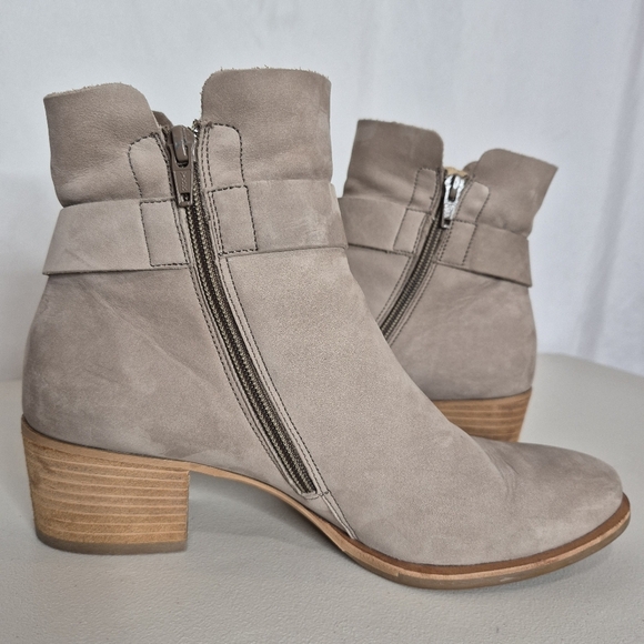 Paul Green Dallas Soft Sand Suede Side Zip Ankle Strap Detail Bootie - Size 8 - Picture 3 of 16